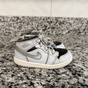 Toddler 8 Nike Air Jordan’s